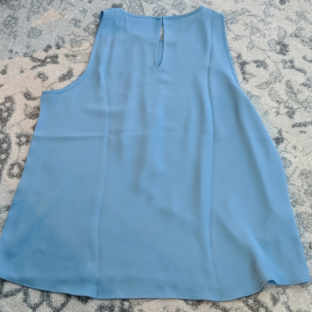 Nwot loft outlet sleeveless blouse - Picture 4 of 5